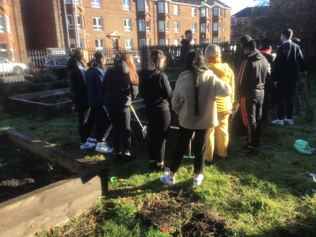 Sustainability_Shawlands (@sus_shawlands) on Twitter photo Great to see our New Tracks Group working hard on the <a href="/ShawlandsAcad/">Shawlands Academy</a> garden. Hard work and effort will see the garden looking great and producing crops <a href="/FamilyShawlands/">Family Learning Shawlands Academy</a> #schoolgarden #sustainableschool Great to see our New Tracks Group working hard on the <a href="/ShawlandsAcad/">Shawlands Academy</a> garden. Hard work and effort will see the garden looking great and producing crops <a href="/FamilyShawlands/">Family Learning Shawlands Academy</a> #schoolgarden #sustainableschool