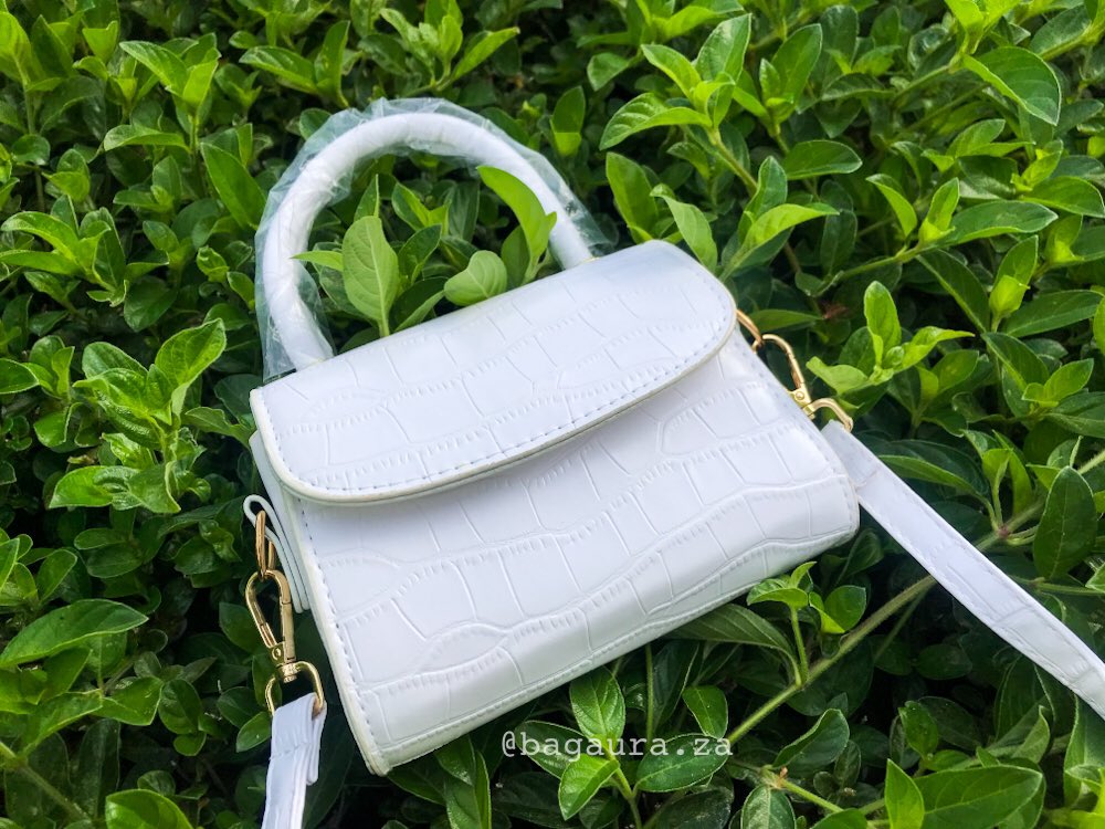 White Croc Mini Bag 🤍

Available for R330 

- Free delivery via Paxi
- R50 delivery via PostNet

#limitedstock #handbagbusiness #handbagsforwomen #handbagsformen #handbagsforsale #unisexfashion #supportlocalbusiness #supportsmallbusiness #whilestockslast #buynow #ad #Stage4