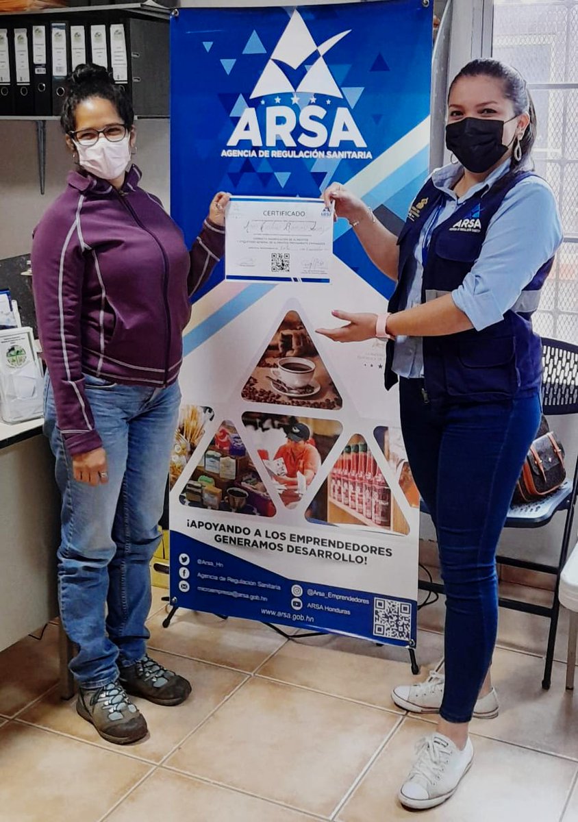 arsa_hn's tweet photo. ¡Seguimos acercándonos a ustedes!
El equipo técnico de ARSA visitó Santa Cruz de Yojoa y atendió a los emprendedores de la zona.
Los empresarios locales recibieron charlas de manipulación de alimentos y etiquetado de los mismos.
¡Apoyando a los emprendedores generamos desarrollo! https://t.co/qiug01beFi