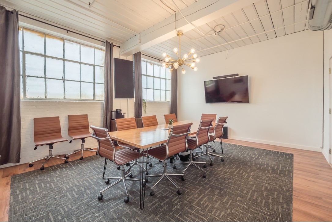 AtlantaCoworkA's tweet photo. The #conferenceroom at #ToastNJamCommunity makes meetings even better. 🤝
#alltheperks 
https://t.co/T8E52OMRyf

A better #coworkinglife in the #ATL 🙌
#weworkbettertogether
#worknearhome
#atlanta #coworking
#atlantacoworking
#coworkingatlanta https://t.co/EP3HqRDt7x