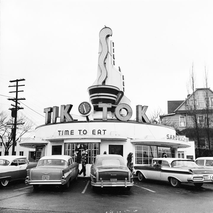 abacot08's tweet photo. Great Gift Idea!  

Restaurants and eateries that made Portland, Oregon one of the hottest cities to eat out. Photos and short stories of establishments operating in 1957-1967...some are still in business.
Order copy(ies) by emailing jgonzalesfmp@earthlink.net for $10 each + S&amp;H https://t.co/7e6NqpytzN