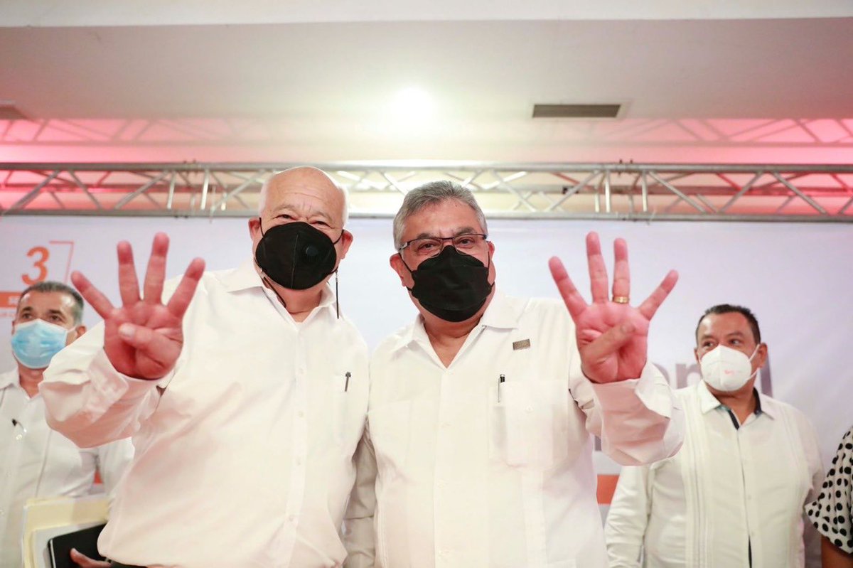 JavierCorderoS3's tweet photo. #TodosSomosUno 🙋‍♂️🙋‍♀️

🔴 Reconocen #SNTE 📚 Mtro. Alfonso Cepeda Salas y magisterio sudcaliforniano 👨‍🏫 a Mtro. @VictorCastroCos @GobBCS 🏢 pone en alto el nombre de la profesión docente 🔴 Asume mandatario alianza con maestros #Sección3 #BCS 👩‍🏫

Nota 👉 https://t.co/bVr11VSb6T 👈 https://t.co/cDb78FptJB