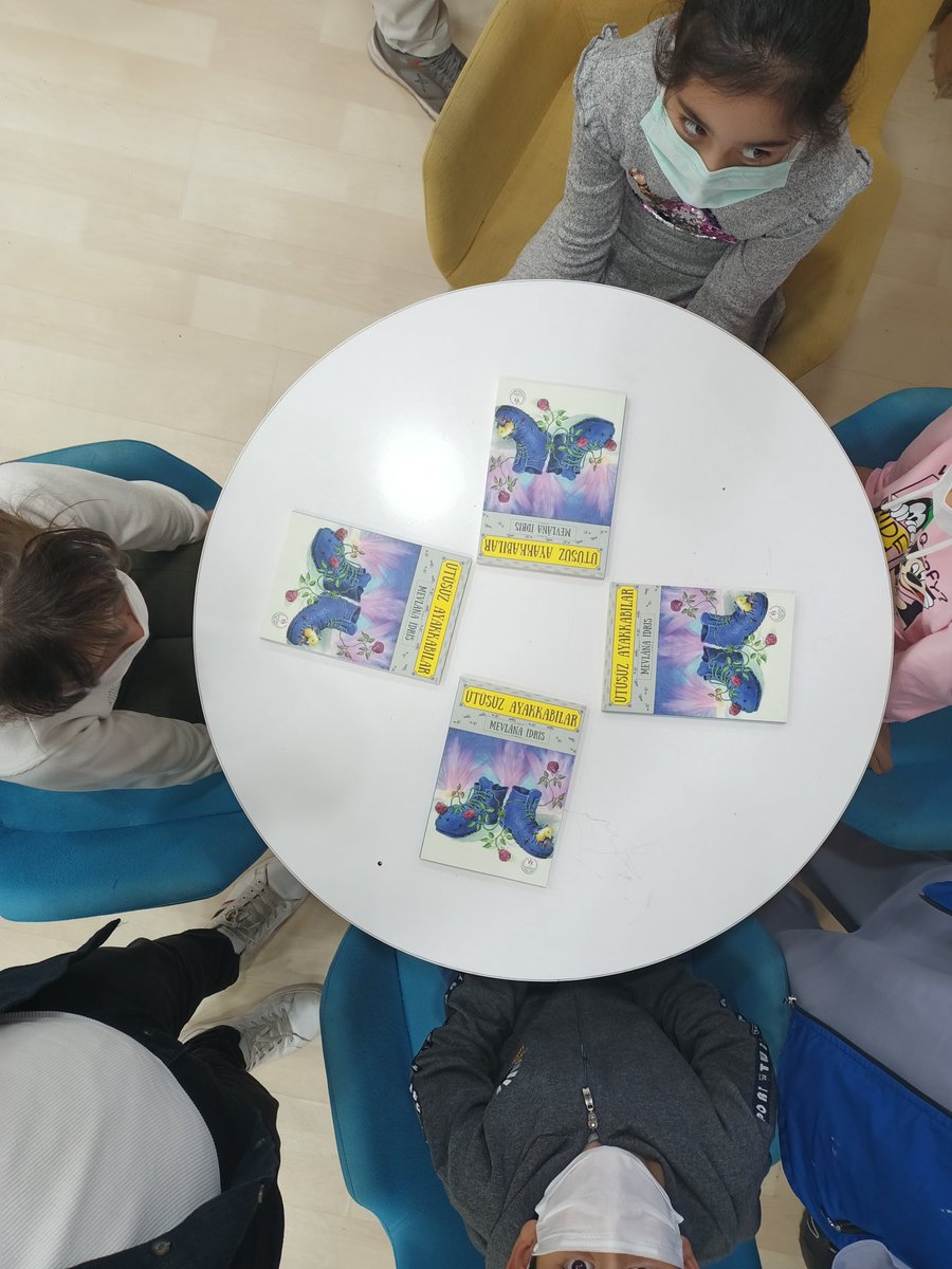GSB_KayapinarGM's tweet photo. #GSBGM #merkezimdesenvarsın kitap gençlik merkezimizde okunur 😎 #kitapokumahalkası https://t.co/EL2JUu66Qf