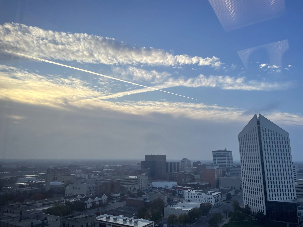 Early morning contrails over downtown ✈️