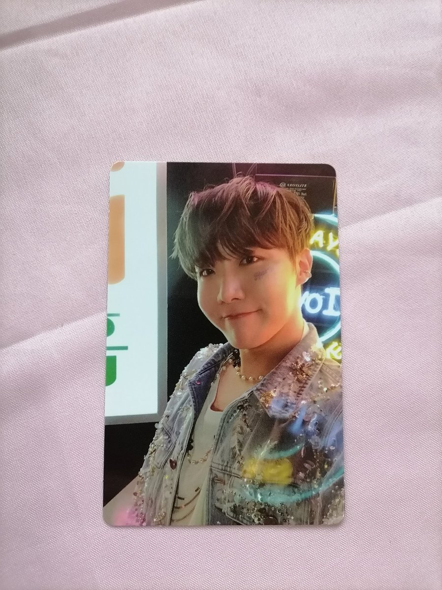 Shopia_ph's tweet photo. #ShopiaOnhand

• Jhope Be essential Soundwave, Butter Powerstation Lucky Draw, MOTS Concept photo book (clue ver) photocard
✨ early 11.11 sale price P691 ea 
• PAYO
• Onhand &amp; RTS
• In Mint Condition (be ess ld has scratches)

comment mine https://t.co/Pc6u1I8ulj