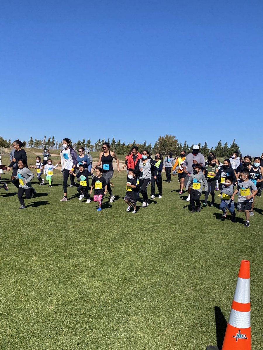 NotahBegay3's tweet photo. The @NB3Foundation Community XC race highlighted NB3Fit week! My family participated alongside many others in a collective effort to promote health and hope to our children! #NB3FitWeek #NativeAmericanHeritageMonth https://t.co/E3KvJSKtvM