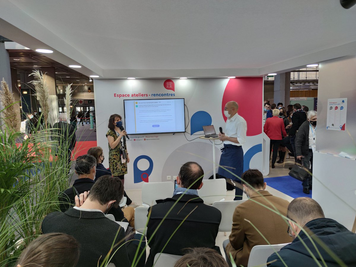S_Pecault's tweet photo. Comment rendre la doctrine du numérique en #santé appétissante 😉! 
Atelier à deux voix avec Anne Lorin de l'ANS et David Loupia d'e-Santé Occitanie en chef cuisinier ...
RDV #esantevillage  #SANTEXPO https://t.co/CLGAvMxbYc