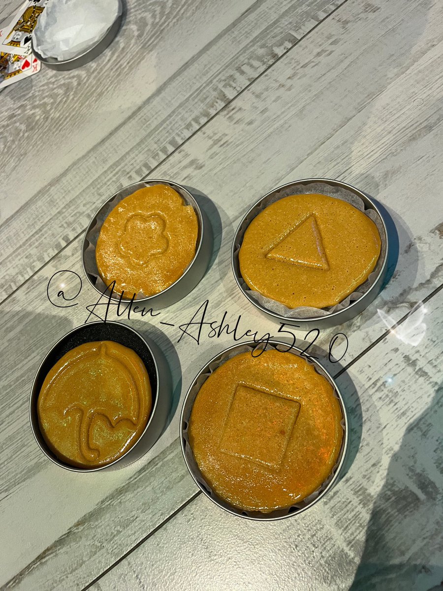 說好的魷（鮑）魚遊戲結果大家一見面太開心，喝的太嗨倒的倒ㄎㄧㄤ的ㄎㄧㄤ，又變成了歡樂搞笑的一晚🥳

就是喜歡和你們一起瘋一起性感一起製造激情❤️‍🔥的感覺😘
@Clairejimmy3 
@Running_ChienYa 
@xltntr 

#魷魚遊戲椪糖
#性感旗袍火辣辣
#女女真的是太香太辣了
#感謝會長用心準備的活動道具 https://t.co/YsNGeRNm0L