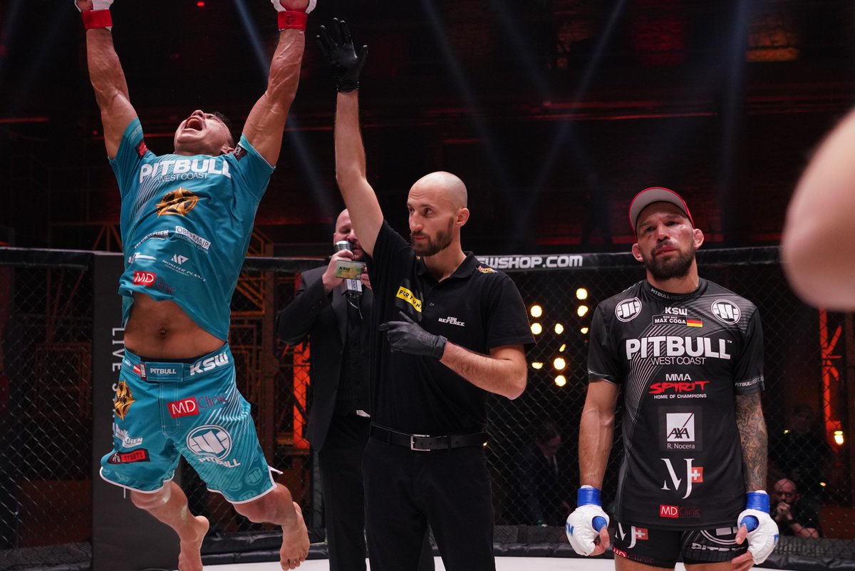 KSW_MMA's tweet photo. Nov 9, 2019: #KSW51
🇧🇷 Torres def. Pejic & begins his climb 🪜
Nov 14, 2020: #KSW56
🇧🇷 Torres def. Mad Max in the 'fight of the night'
Jan 30, 2021: #KSW58
👑 Torres dethrones Parnasse to become KSW champ
Dec 18, 2021: #KSW65
👑 Torres vs. Parnasse 🇫🇷 2
Live on PPV ➡️ KSWTV https://t.co/T0Vngj2cVT