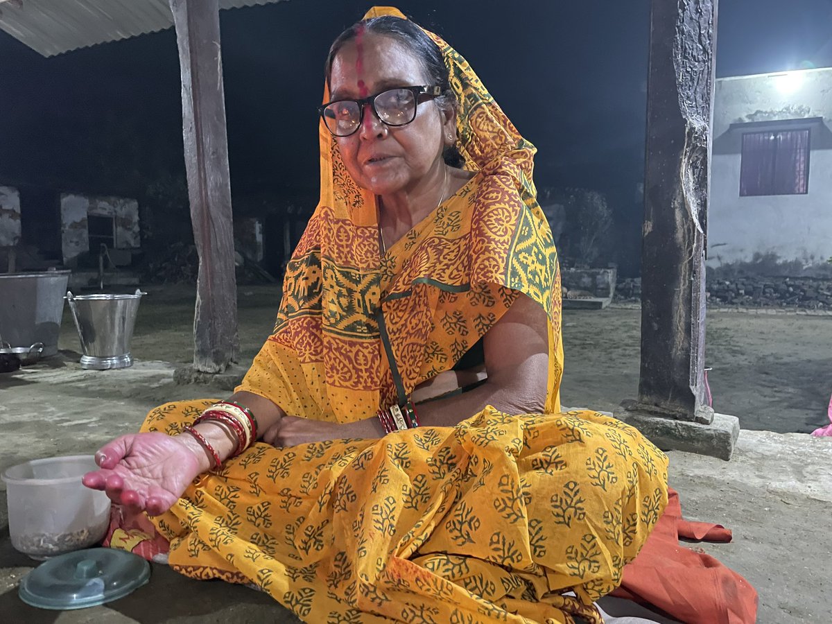 aishwarya_gem's tweet photo. #KharnaPooja सम्पन्न 🙏🙏
अब साँझिया अरग की तैयारी 🙏
#ChathPuja2021 #छठ_पूजा
@palkisu https://t.co/B4LCKy930T