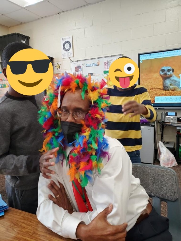 BeckmanRader's tweet photo. Always a good time in our class @KMMPMPanthers @DrRichardGriff1 ! Getting ready to talk about Maurices Beach trip and make some masks to connect to our content @n2yllc .....I guess @JDeLyons1 @BonnieChristma2 are ready! https://t.co/nVCfwijlGA