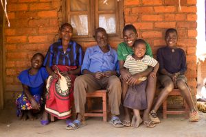 SolarAid's tweet image. “Shortage of light at home is an issue that impacts us a lot. It comes with a lot of burdens.”

Goodwill Kangolwa lost his home to a preventable fire. It’s time to #EndTheDarkness.

solar-aid.org/meetgoodwell/

#EndEnergyPoverty #TogetherForOurPlanet
