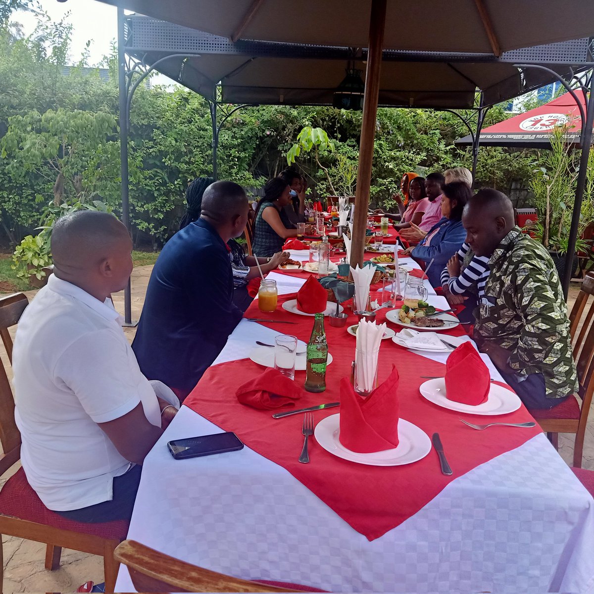 Working lunch with <a href="/SEIresearch/">Stockholm Environment Institute (SEI)</a> #ED <a href="/mansanilsson/">Måns Nilsson</a> in his first visit to any centre post #COVID19. The ED shared with the Africa Centre staff on what has been happening over the last few months &amp; challenges occasioned by the new normal &amp; adaptation as well as meeting new staff.