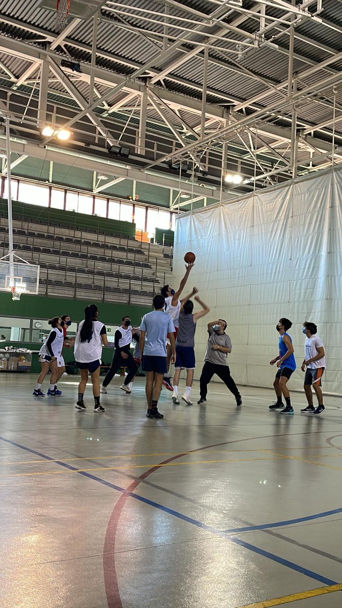 delegadisimo's tweet photo. Primer encuentro de nuestro equipo: uc3mamadísimos 39-60 Basados.
El equipo se estrena en esta toma de contacto con buenas sensaciones y la actuación sobresaliente de la estrella @Porenga7 con 27 puntos, a pesar del resultado final. Gracias a la afición por animarnos!! https://t.co/OhjbjfZqbb