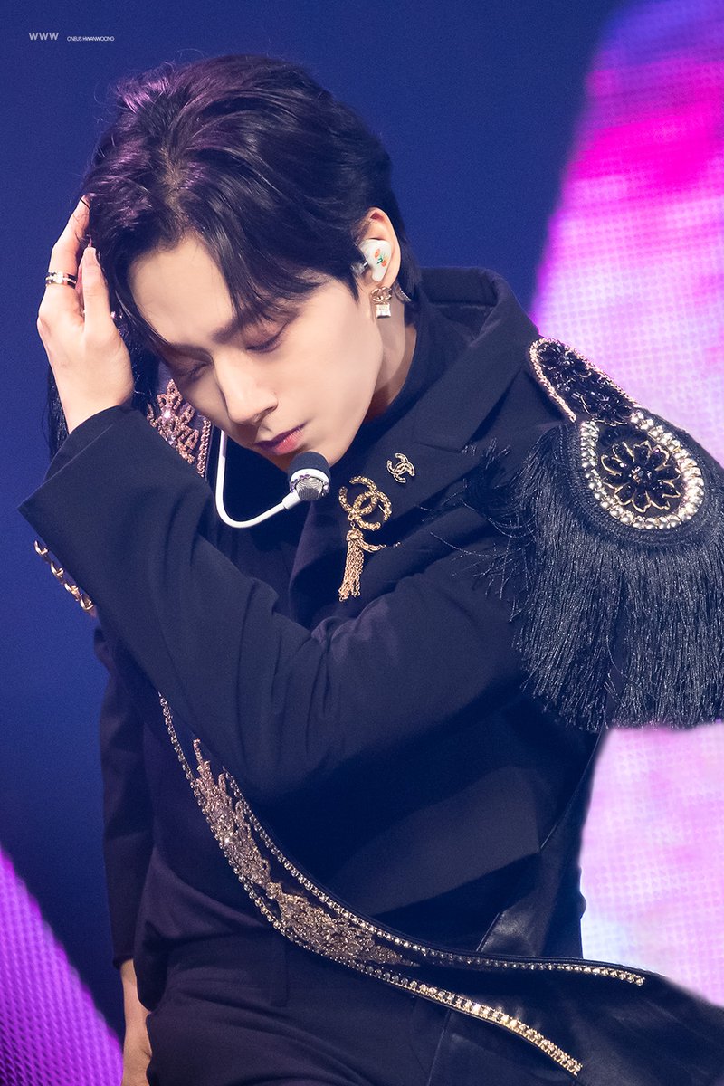 WorldWideWoong's tweet photo. 211106 적월도(赤月圖)
#환웅 #HWANWOONG #원어스 #ONEUS #여환웅 https://t.co/GHp1aHrqu2