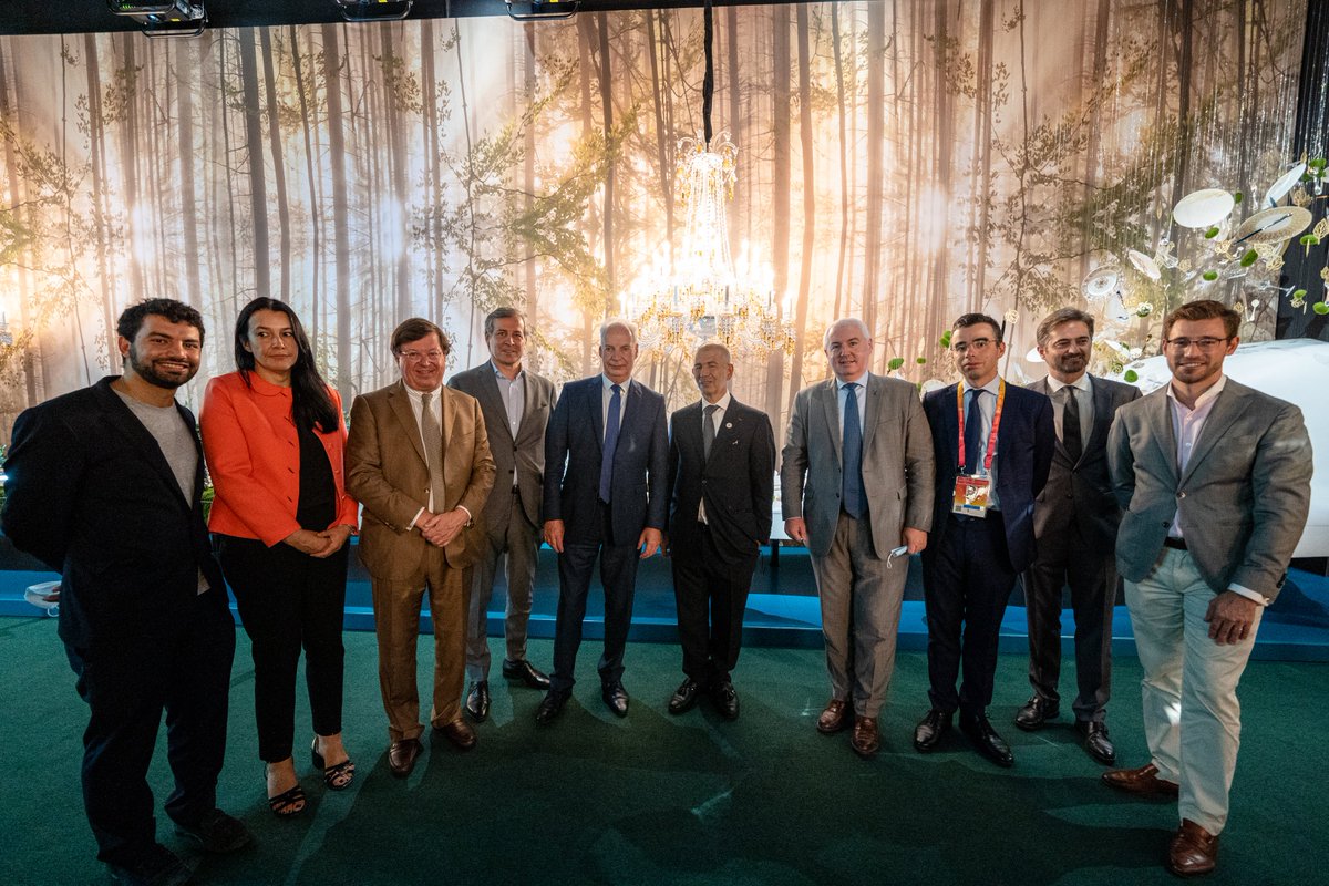 franceexpo2025's tweet photo. Nous sommes ravis d’avoir accueilli @alaingriset !

A l'occasion de sa venue, le Ministre a visité l'exposition permanente du Pavillon et l'exposition temporaire dédiée aux arts de la table, et a échangé avec de nombreux représentants de TPE et PME françaises 🇫🇷

#FranceDubai2020 https://t.co/WNMGOb6dwR