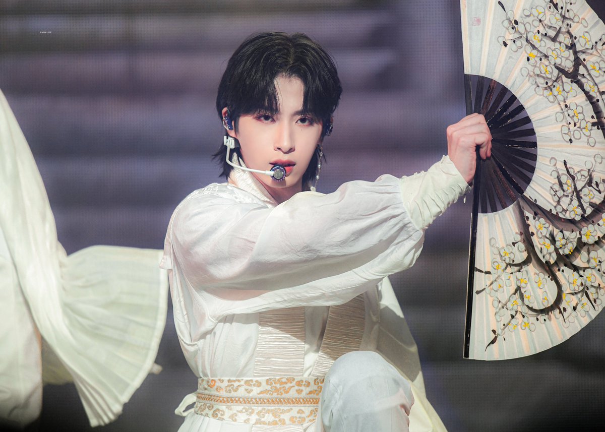 XIONLIFE_110's tweet photo. 211106 적월도 #시온 

#원어스 #ONEUS #XION #손동주 #シオン https://t.co/OqnCUmC2QT