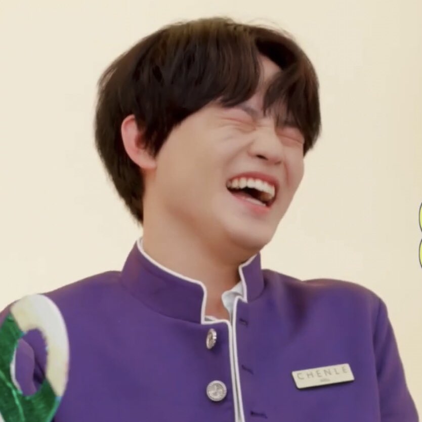 LOOKSZCL's tweet photo. >.< https://t.co/hOdYxHRIvj