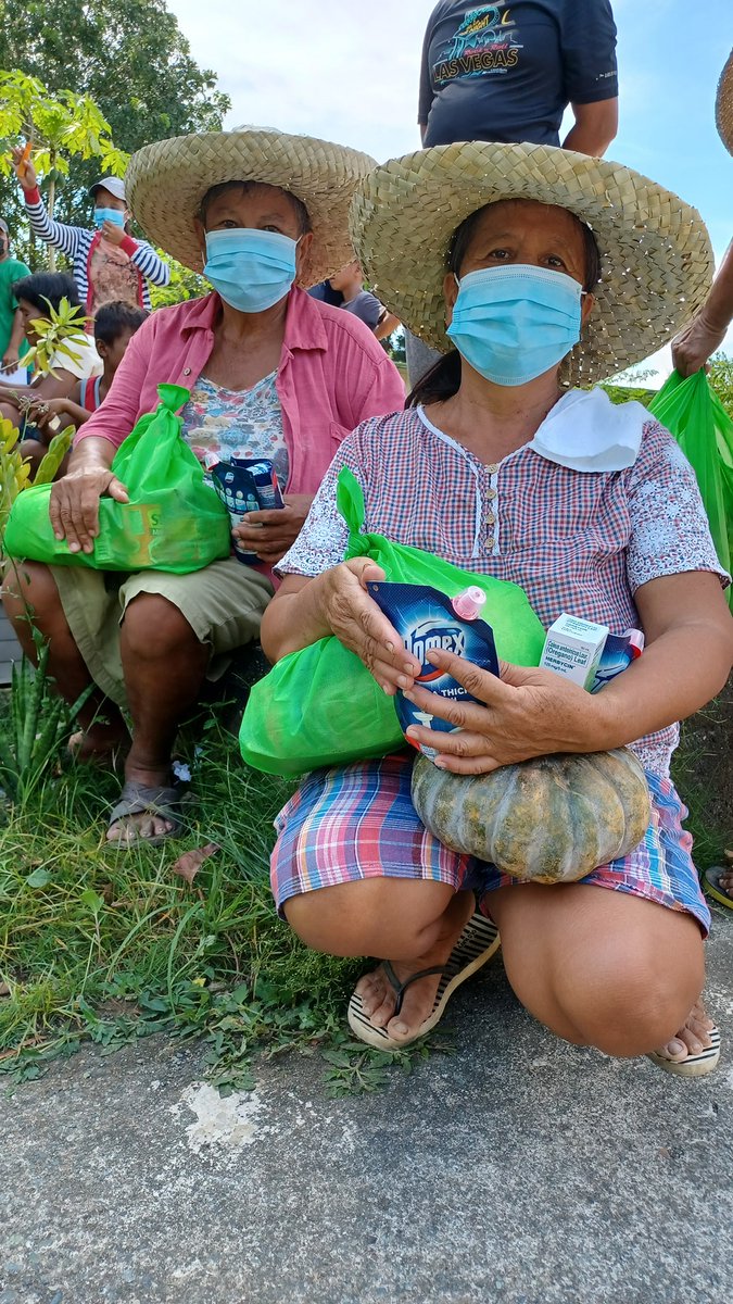 News5PH's tweet photo. Naihatid na ng Alagang Kapatid sa Barangay Pacang, Santa Maria, Ilocos Sur ang mga donasyong ayuda at mga pagkain ni Ai Ai delas Alas para sa mga residenteng nasalanta ng bagyong #MaringPH.

📷: Alagang Kapatid Foundation, Inc. https://t.co/63dfKEz89Z