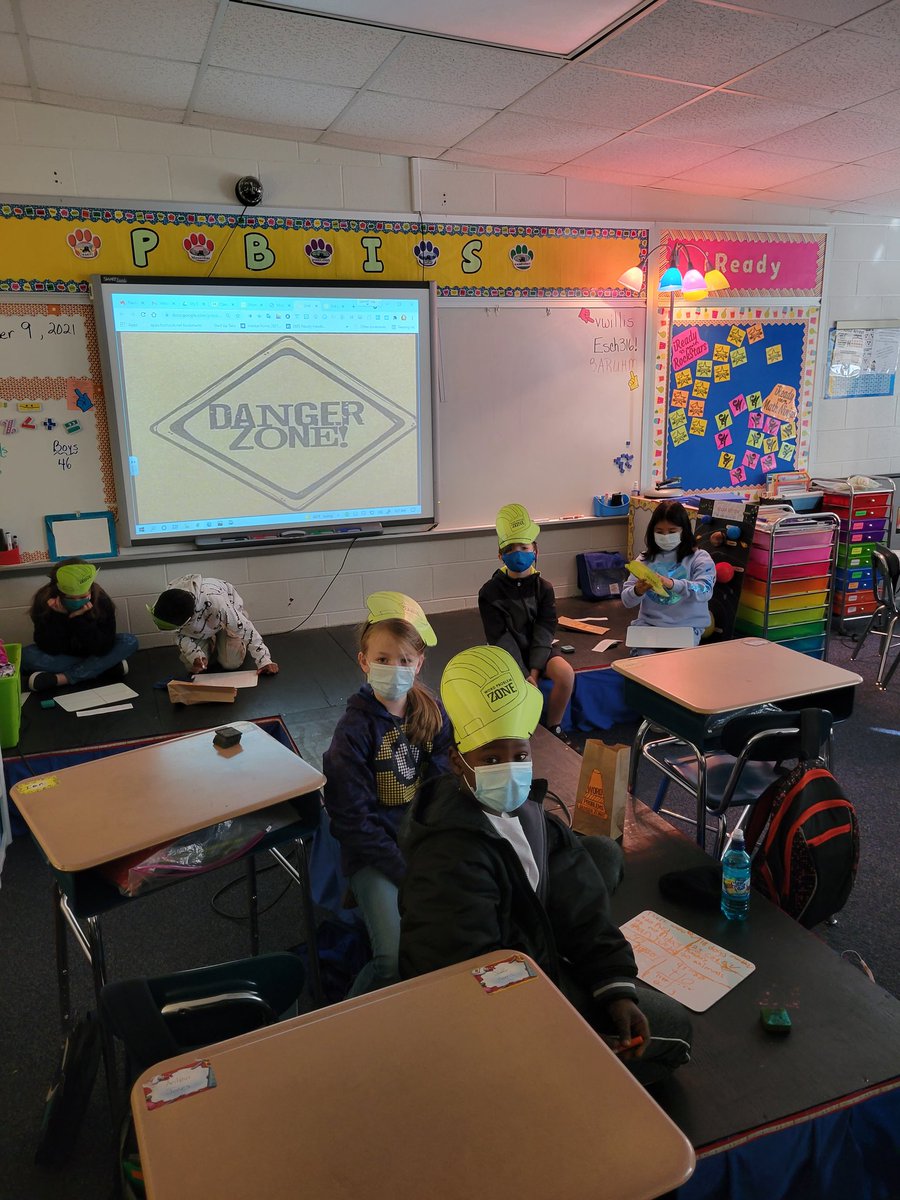 EBESWillis's tweet photo. Word problem, partner work!! We've got this, NO danger here!! #ROCKmath #NBT2 #OA8 #magicofmath  @ECUcrystalECU @EdwardBestFCS @FCSchoolsNC https://t.co/kazG30yhJI