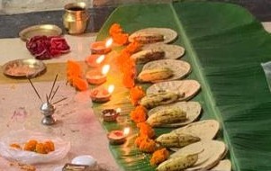 ShashvatSingh's tweet photo. सूर्यषष्ठी व्रत का दूसरा दिन। #खरना की पूजा और महाप्रसाद।🙏
#खरना_पूजा #खरना_महापर्व #छठ_पूजा #छठ #kharna #KharnaPooja #Chatthpuja #Bihar #SanatanDharma https://t.co/obfiAncHO2
