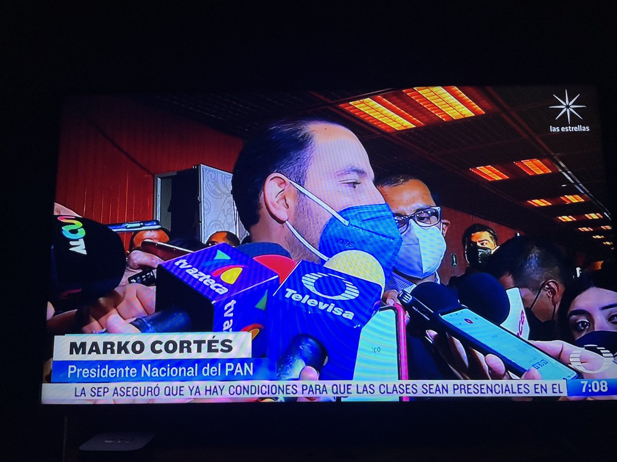 guiarag1's tweet photo. ⁦@MarkoCortes⁩  ya cayese y sientese señora, entre ustedes se hacian ricos y se tapaban sus chingaderas, y no nada que ver con lo que hacen los que los tienen en la quejadera. Jajajajaja https://t.co/ad9m6XHocO