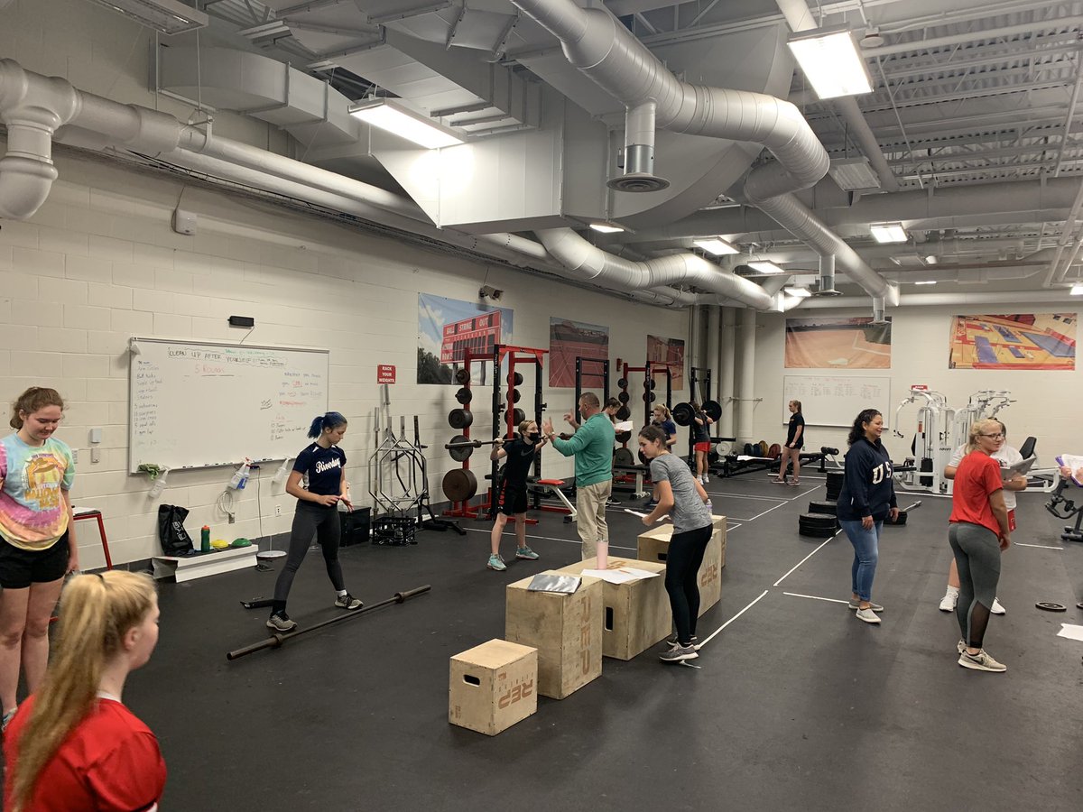 WadsSoftball's tweet photo. Had our first lifting session this morning! The ones who show up are choosing to EVOLVE. #MakeEmWork #StrongerTogether #grizzlies special shout-out to Senior Leader Abby Habegger for staying a little later to run her sprints! ZERO excuses 👊🏼💪🏼🥎 https://t.co/OotCMSPxBW
