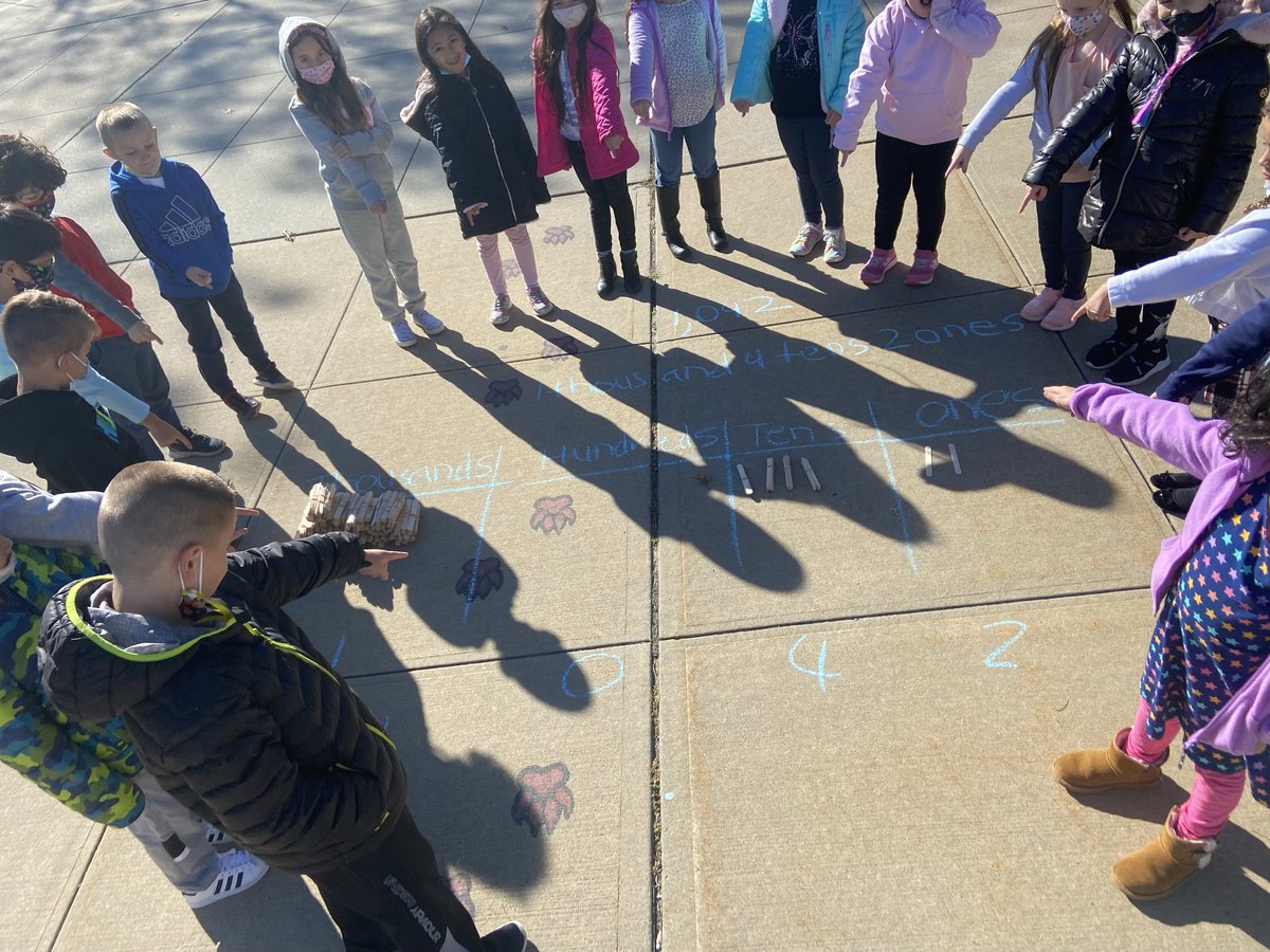 SachemWaverly's tweet photo. Mrs. Trentowski and Mrs. Sexton took their 2nd graders outside yesterday for math - they used rubber bands and popsicle sticks to bundle ones to tens, tens to hundreds, and hundreds to thousands! 😎

@SachemSchools #WeAreSachem https://t.co/88pDY5KcYp
