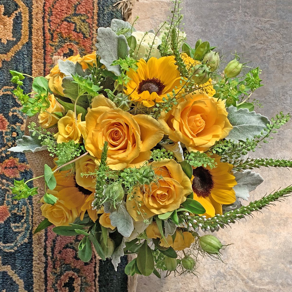 LHFlowers's tweet photo. Details matter...swipe for more.
#fallishere #fallseason #fallbouquets #discover #amazing #enjoy #golden #americanfarminecuador #lhf #lahaciendaflowers https://t.co/uIgmR28qk1
