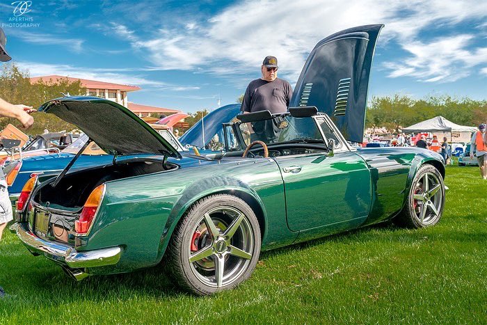 AperThis's tweet image. An LS powered MG. Can you say “rocket on roller skates”? I thought you could 😁 #lspower #mg #carshow