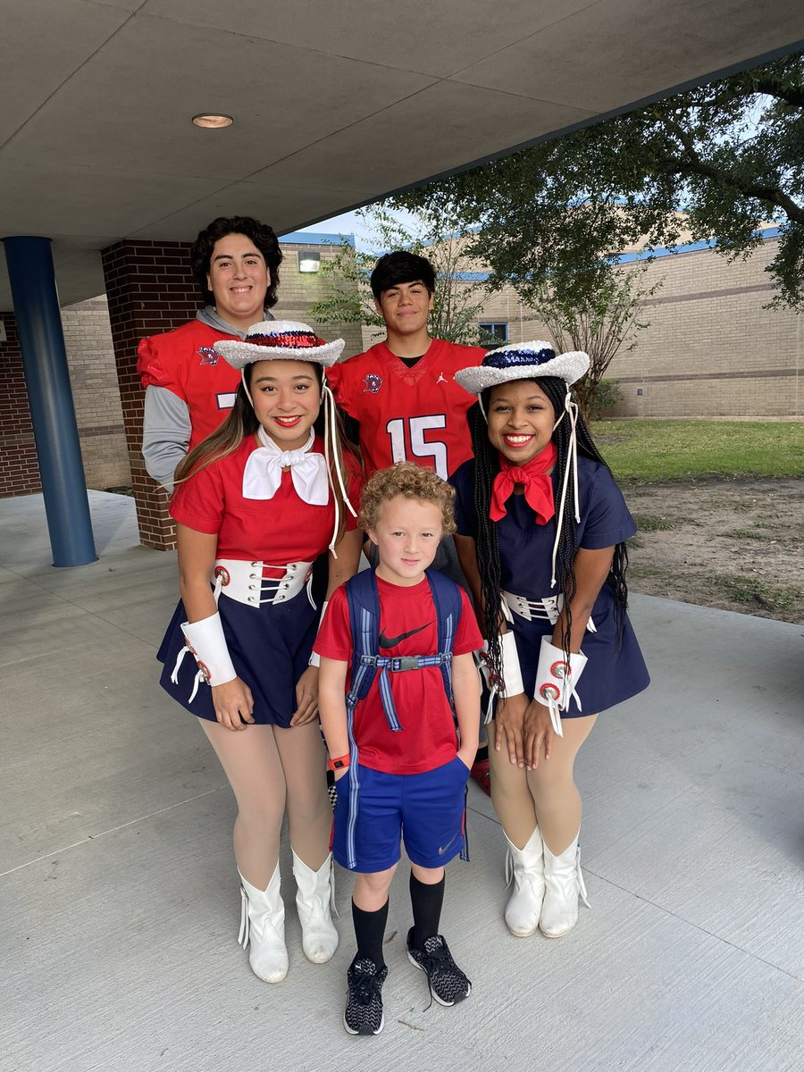DawsonHighSchl's tweet photo. Good morning Silverlake! #futureeagles @Silverlake_Elem https://t.co/aHQJiArpuh
