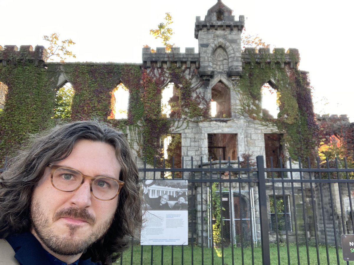 SLarrick's tweet photo. Good morning I’m on Roosevelt Island for @SmartCitiesNY and it’s nice here!
A little sterile, but that’s probably how you want a former smallpox colony to be. #scny21 #urbantechsummit https://t.co/doYjHWcyiL