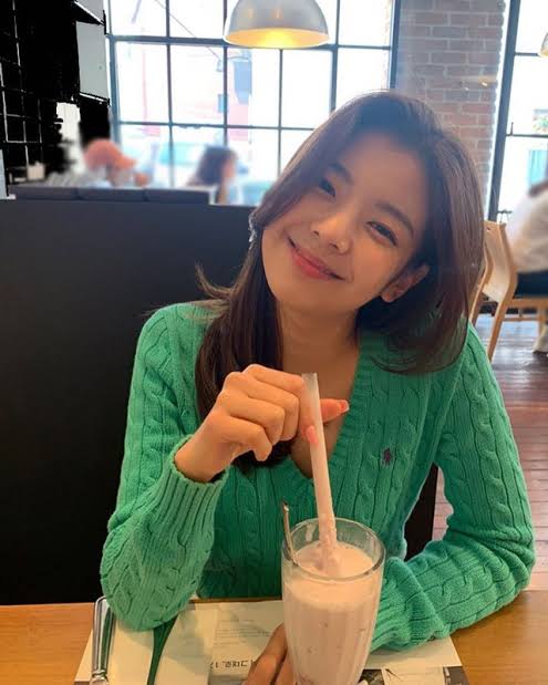 jinliaseulrene's tweet photo. — “FAKE” —

A JINLIA / RYUJISU ONE SHOT AU wherein Ryujin and Lia met in a coffee shop coincindently(?). https://t.co/lxdLouAl4h