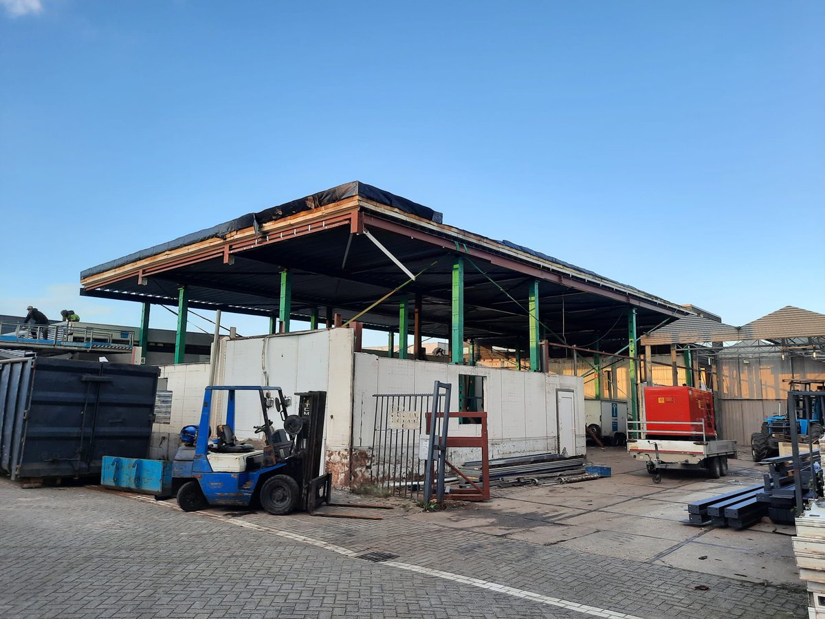 TCvdDoolBV's tweet image. T.C. v.d. Dool B.V. is vorige week gestart met het ophogen van het bedrijfspand van Oxxx in Hoek van Holland. Het pand met 4,2 meter verhoogd.
De afbouw wordt door de opdrachtgever zelf verzorgd.
tcvddool.nl
#renovatie #duurzaambouwen #verhogen   #speciaalbouw.