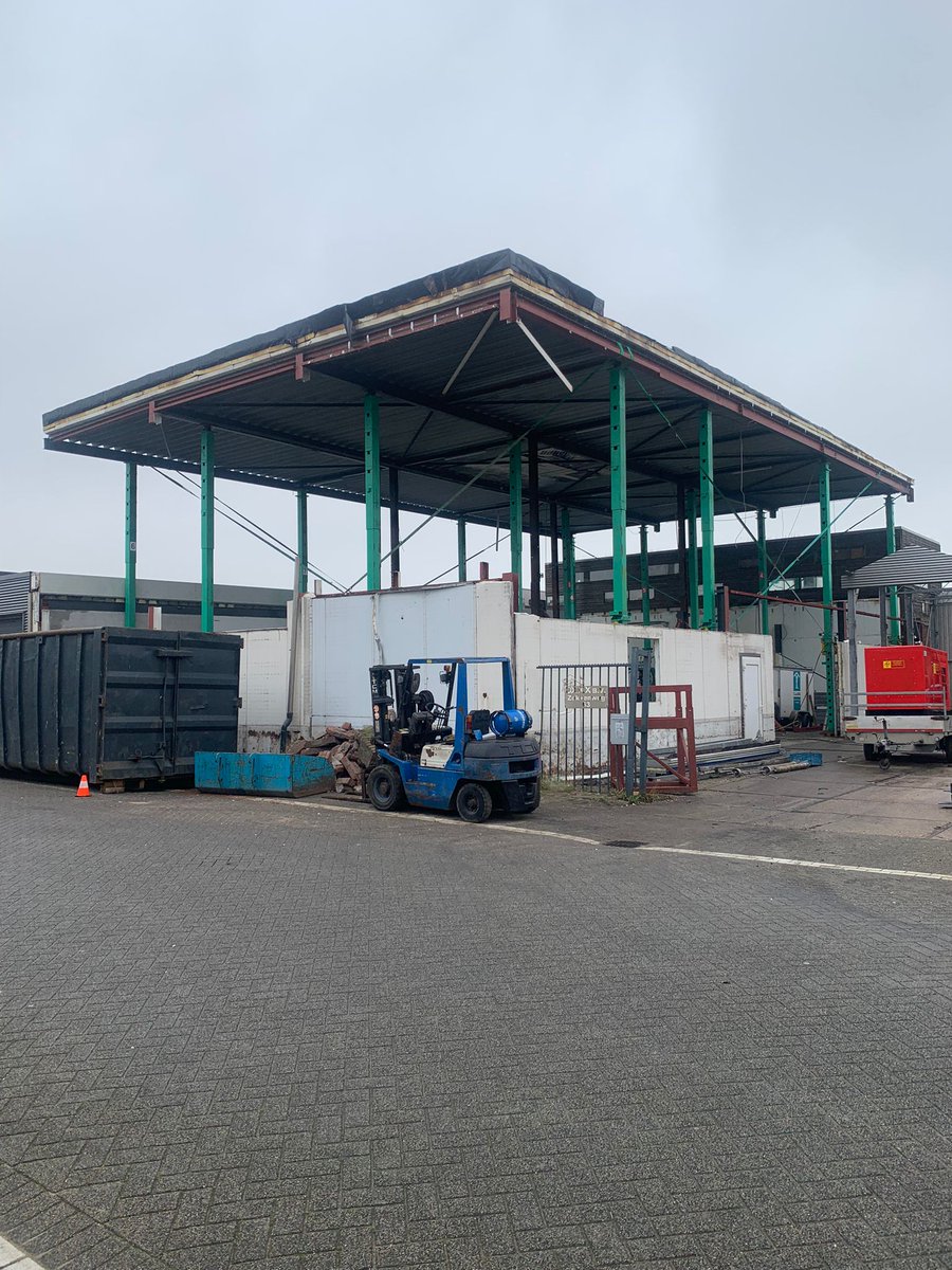 TCvdDoolBV's tweet image. T.C. v.d. Dool B.V. is vorige week gestart met het ophogen van het bedrijfspand van Oxxx in Hoek van Holland. Het pand met 4,2 meter verhoogd.
De afbouw wordt door de opdrachtgever zelf verzorgd.
tcvddool.nl
#renovatie #duurzaambouwen #verhogen   #speciaalbouw.