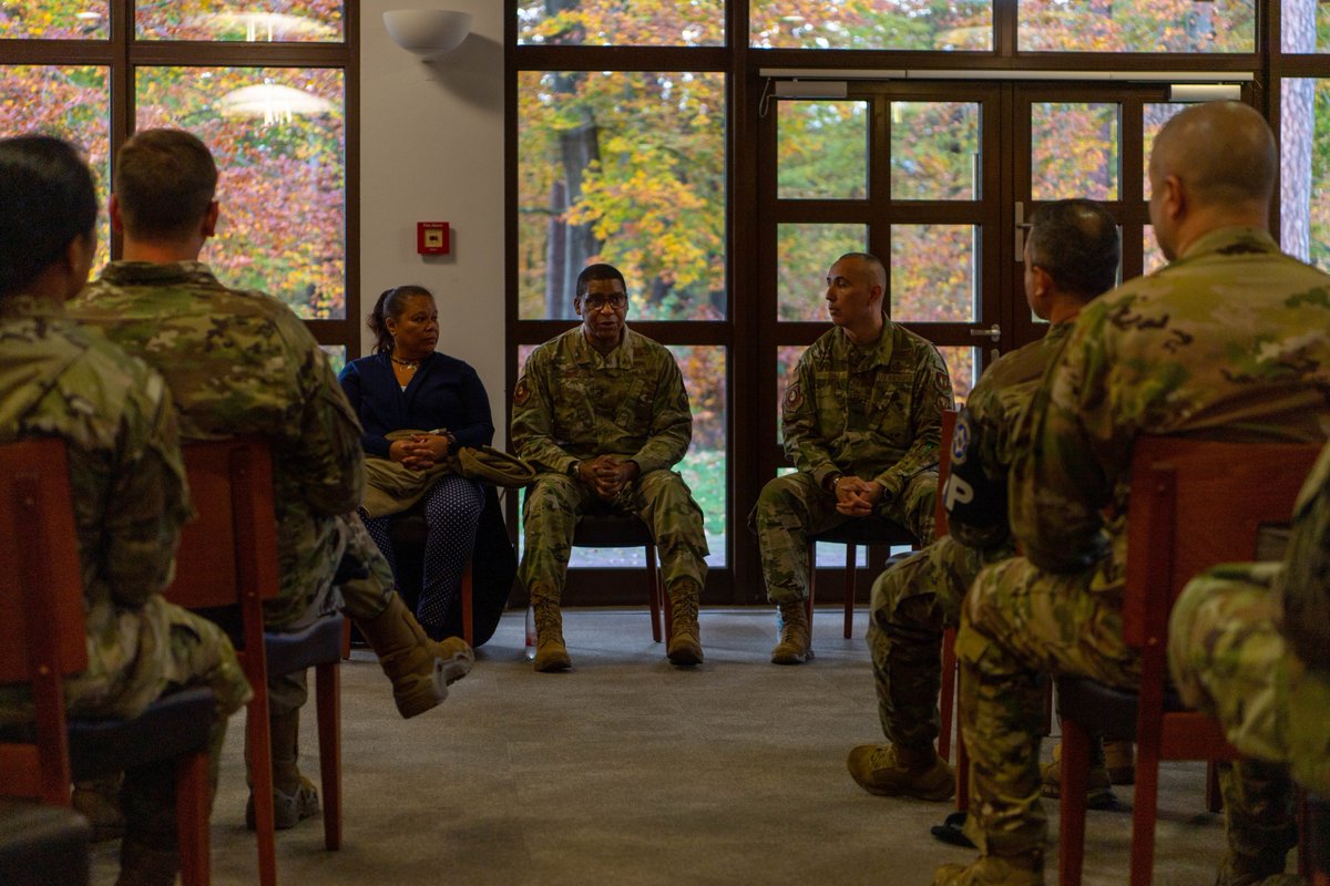 ThirdAirForce's tweet photo. .@ThirdAirForce leadership had an immersion tour at @RamsteinAirBase.
Maj. Gen. Reed and CMSgt Diaz met with Airmen from the 86th Airlift Wing for insight about the contributions #TeamRamstein makes to @HQUSAFEAFAF.
Read the full story here: https://t.co/22oc1QlxoI. https://t.co/6B6lZCh63t