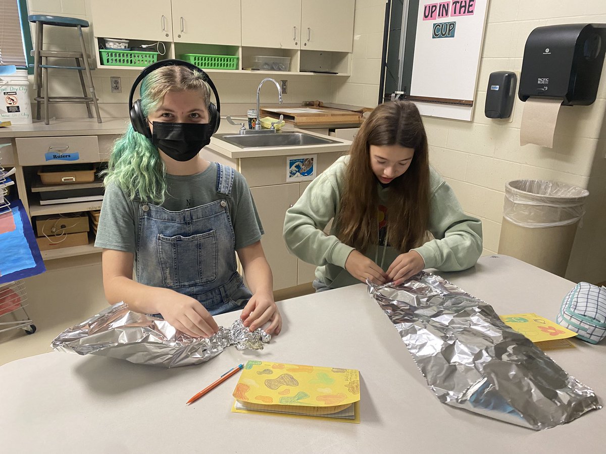 ArtsyTeacherOne's tweet photo. My 8th gr kids have been challenged to create a free standing human figure on Day 2 of Sculpture/Pottery Class! @NebArtEducators @mps_russell #RussellExploratory https://t.co/aeTy2koUsn