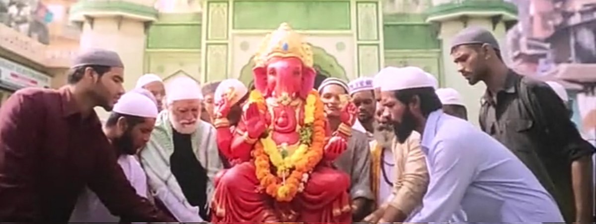 AQadir97's tweet photo. सूर्यवंशी फ़िल्म मे मुसलामन को सिर्फ एक एंगल से ही दिखाया गया वो एंगल आतंकवाद की है.
रोहित शेट्टी को पता है की मुसलमान विरोधी फ़िल्म बनाएंगे तो ज्यादा से ज्यादा लोग मूवी देखने आएंगे
रोज़ मुसलामनों की लिंचिंग हो रही है, दंगों मे मुसलमानों को मारा जा रहा है रोहित शेट्टी उसपे भी 1/2 https://t.co/yyToeNcA6O