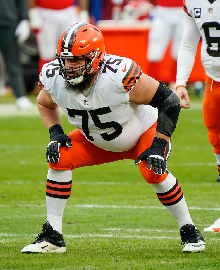 PFF_Browns's tweet image. The #Browns have two of the three highest-graded guards in the league 💪

🥈 Wyatt Teller- 89.8 grade 💰
🥉 Joel Bitonio- 88.7 grade