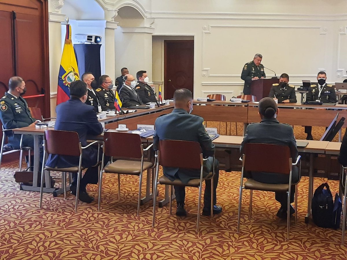 CCON3_FFMM's tweet photo. El Señor Mayor General #SergioTafur Cdte #CCON3, participa en el desarrollo de la reunión ordinaria de la comisión binacional fronteriza COMBIFRON Colombia 🇨🇴-🇪🇨 Ecuador, encuentro en que se revisa la seguridad en zona de frontera y delitos ambientales #LaVictoriaEsDeTodos https://t.co/XHWfVFn5ct