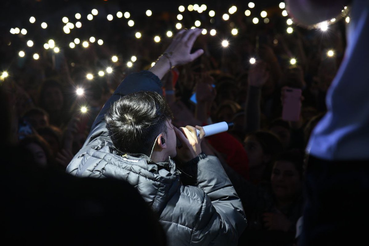 lriesgo's tweet photo. Con los shows de @rusherkingg y @EstaniCDV en una plaza colmada de jóvenes, cerramos la 30° edición de los #JuegosBonaerenses2021.

#Juegos30años https://t.co/ppMeYWQubK