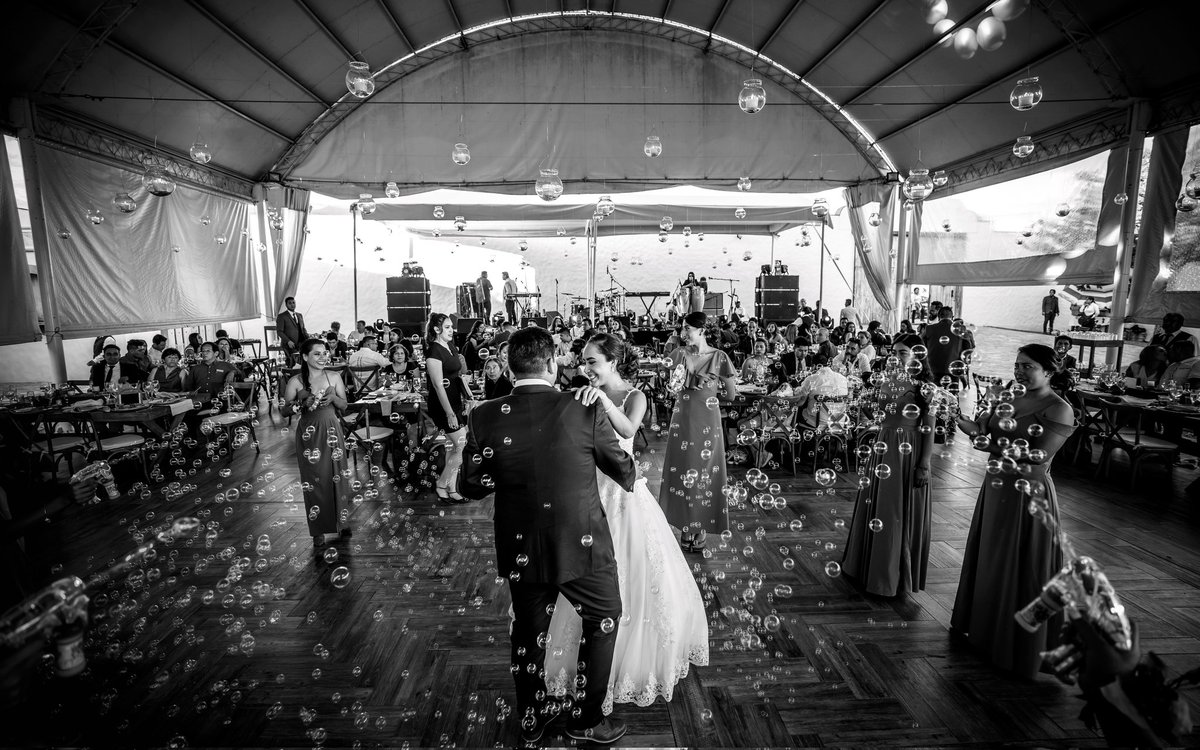 enigmatino's tweet photo. El amor está en el aire ❤️
▪
▪
▪ #mexicoweddings #novias #novias2021 #novios #oaxaca #oaxacadestinationwedding
#oaxacawedding #wedding #weddingfotographer
#weddings #wedphotoinspiration
#bestweddings #boda #bodas #bodas2021 #bodasmexicanas #bodasmexico #bodasoaxaca https://t.co/RcEkvyEiLi