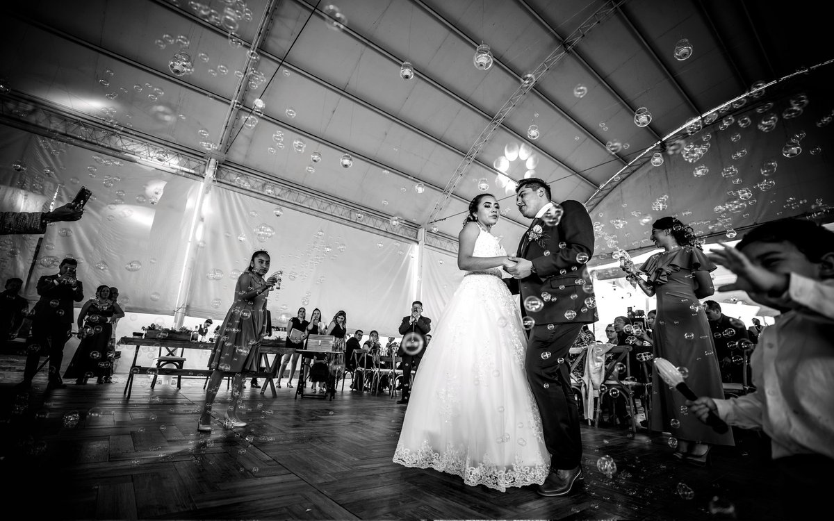enigmatino's tweet photo. El amor está en el aire ❤️
▪
▪
▪ #mexicoweddings #novias #novias2021 #novios #oaxaca #oaxacadestinationwedding
#oaxacawedding #wedding #weddingfotographer
#weddings #wedphotoinspiration
#bestweddings #boda #bodas #bodas2021 #bodasmexicanas #bodasmexico #bodasoaxaca https://t.co/RcEkvyEiLi