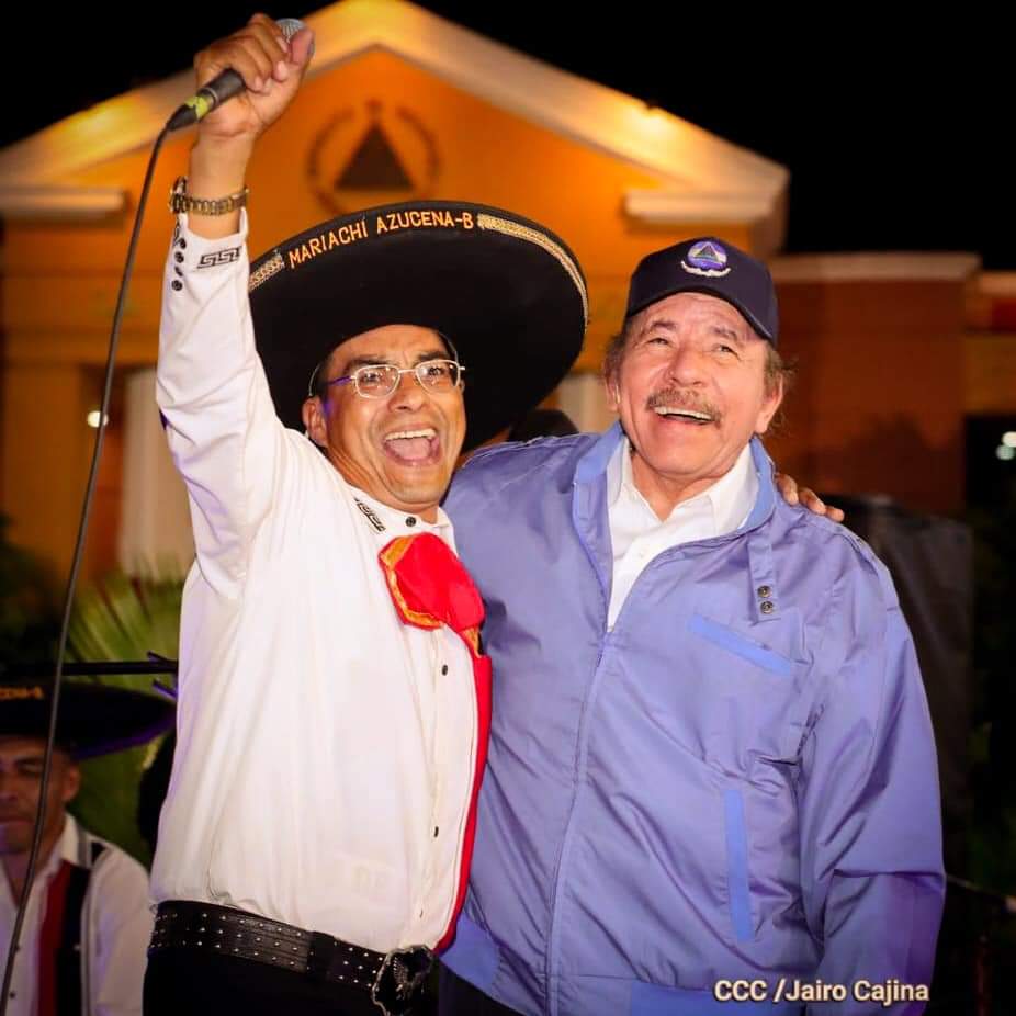 Mientras aquellos se abrazan con los gringos pidiendo sanciones, el Comandante se abraza con el pueblo, listo para seguir transformando Nicaragua. ❤️🖤❤️🖤
#EleccionesSoberanas2021 
#NicaraguaTriunfa 🇳🇮
#CiudadSandino1