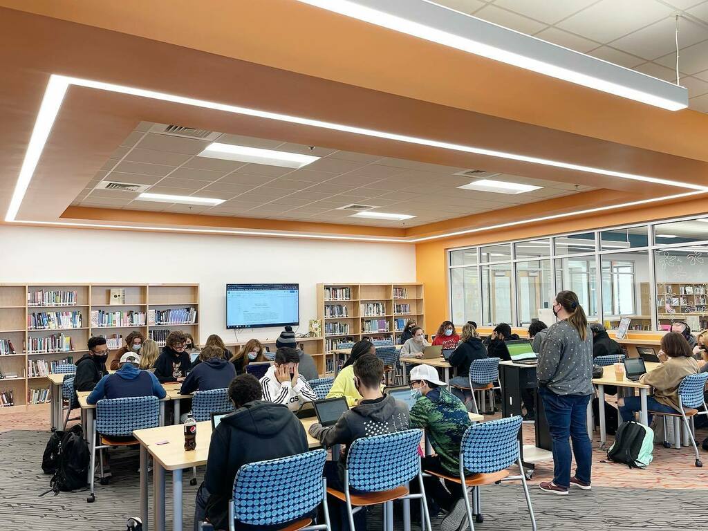 fvhslmc's tweet photo. This week English III classes are evaluating sources and making claims. #fvhslmc #bengalslearn #evidenceandanalysis https://t.co/a2CTlEAO59 https://t.co/eXrykbx6C9
