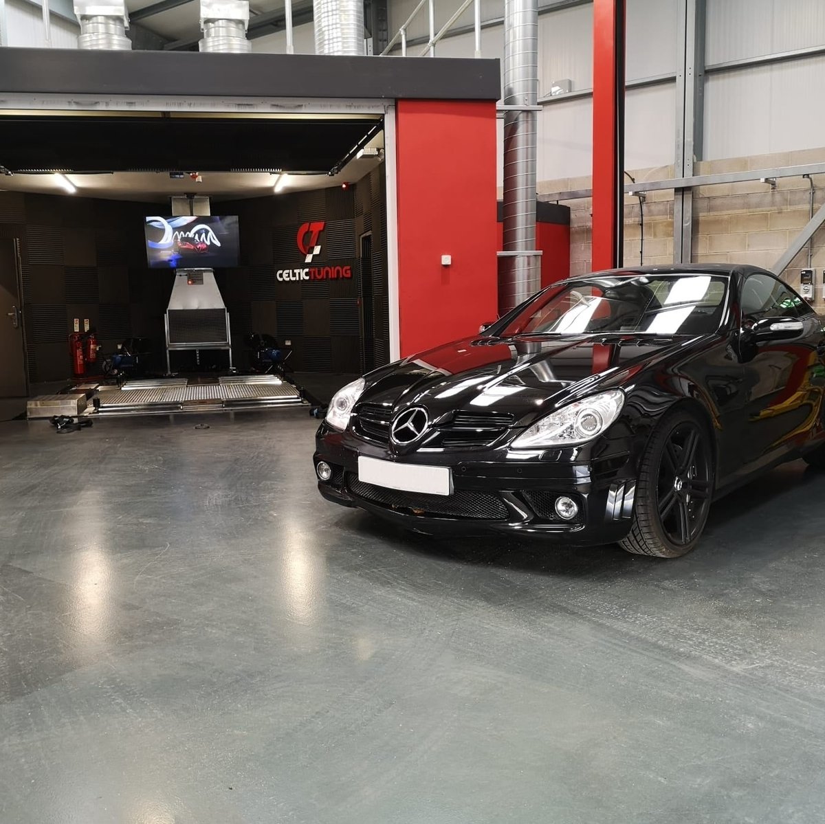 CelticTuning's tweet photo. Mercedes SLK 55 AMG – At our Derby branch.

An MY2005 AMG in for tuning with the 5.4 V8 AMG (M113) engine. Great sound track from this normally aspirated V8!

#mercedesamg #mercedesbenz #celtictuningderby #CelticTuning https://t.co/vr2oVFSqPu