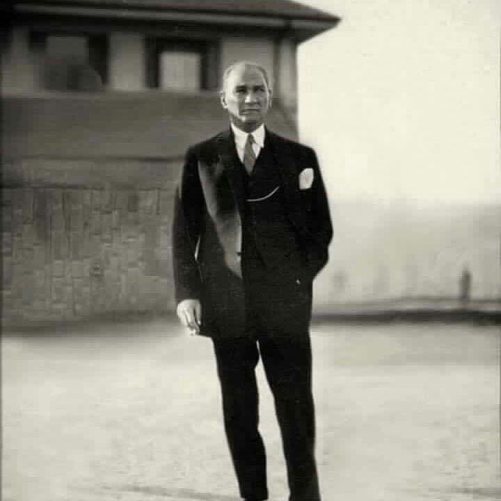 FS_fevzisahin's tweet photo. Yabancıların Atatürk Sevgimizi Anlamalarını Beklemek Büyük Bir Yanılgı Olur;Çünkü Onların Tarihlerinde Atatürk Gibi Şanlı Bir Serdarları Yok.KurtarıcısınıKaybeden Yüce Türk Milleti Sağ Olsun.Mukaddes Vazifemiz Onun Eserlerini Yaşatmak Ve Devam Ettirmektir.Kutlu Ruhun ŞadOlsunAtam https://t.co/Nl46BKjzL1