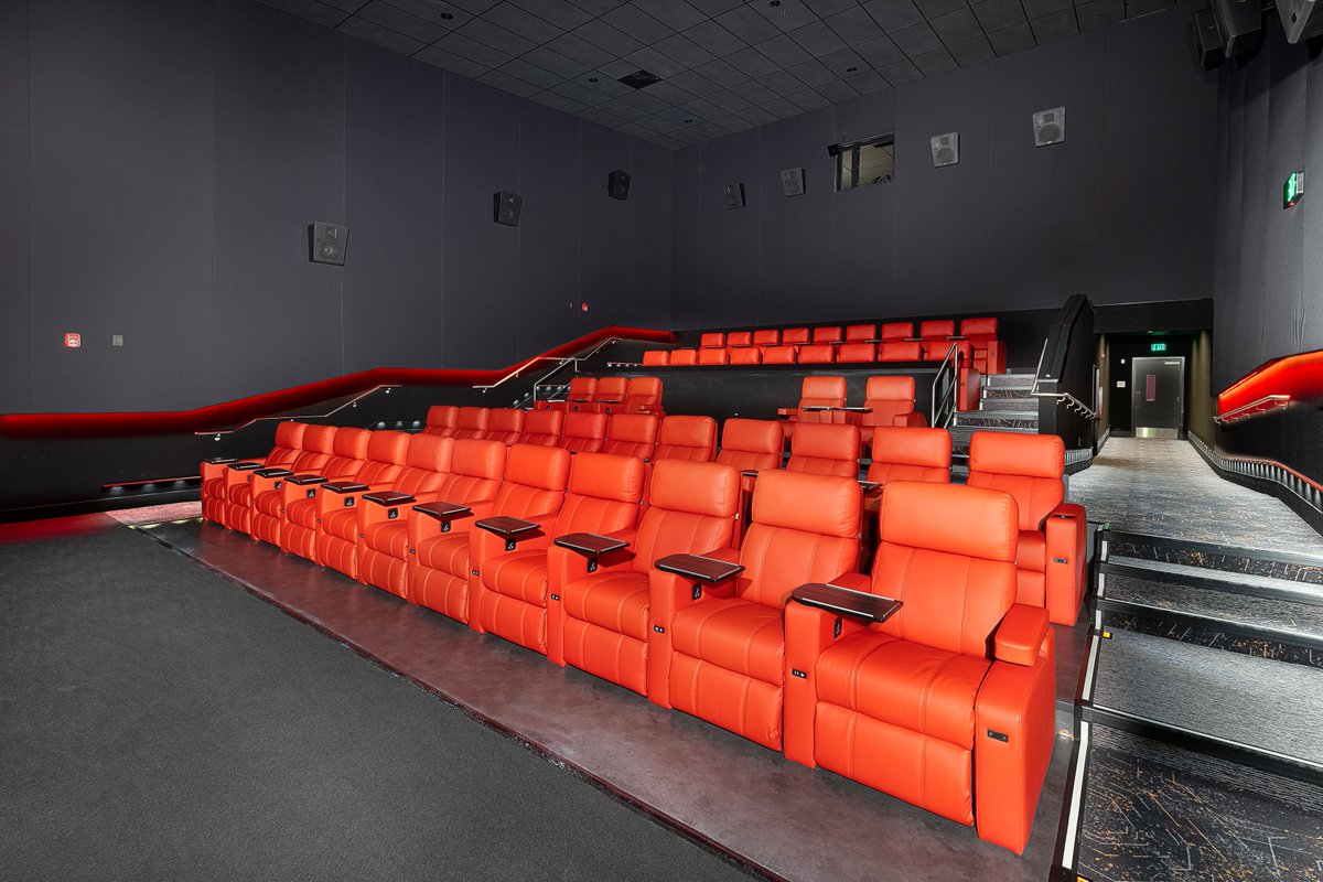SSESeating's tweet photo. Great looking photos of the NEW CONSTRUCTION @Regal  Stonestown Galleria 12 screen including 4DX, Luxury seating with dining, as well as "standard" cinema seating. A great project in the heart of San Francisco, CA. @Stadium Seating Enterprises, Inc. #prefoam #geofoam https://t.co/VrDvi7SRiO