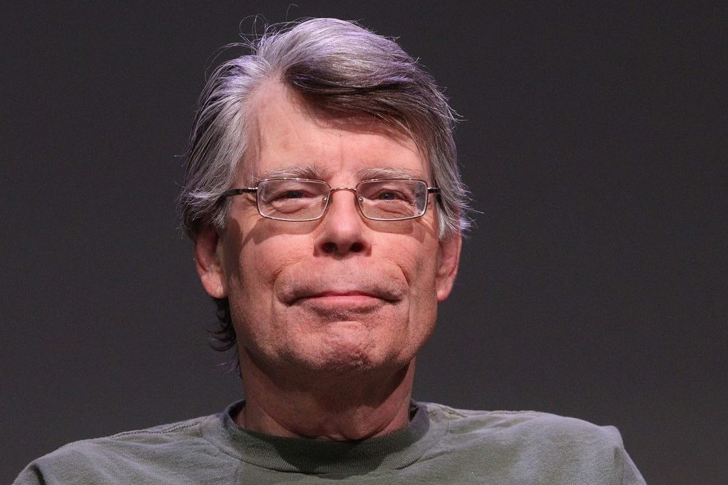 olucasfurlan's tweet photo. "Love - A História de Lisey" é um dos livros favoritos do #StephenKing. Isso não é por acaso: é um dos nossos preferidos também!
Confira a resenha no #ValeuGutenberg: https://t.co/gdxOIn6nqb https://t.co/NEDEK48ADa