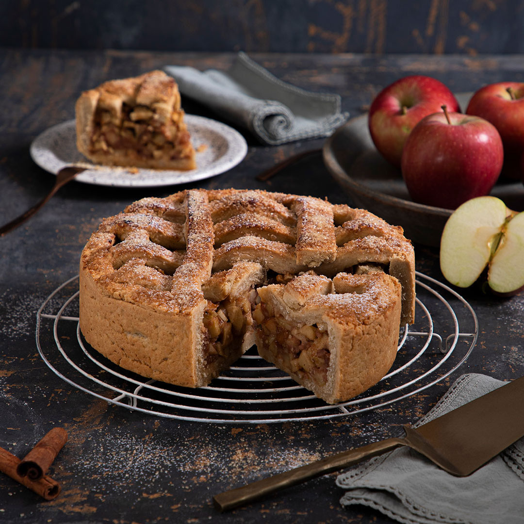 ViolifeFoods's tweet photo. The perfect Apple Pie does exist and it's 100% #Vegan 🤫 all thanks to our 𝗩𝗜𝗢𝗕𝗟𝗢𝗖𝗞 💛 Want a slice or two? DIY 👉 https://t.co/fVuOr1nlPT 
#Violife #VIOBLOCK https://t.co/TEfrP9TCEu
